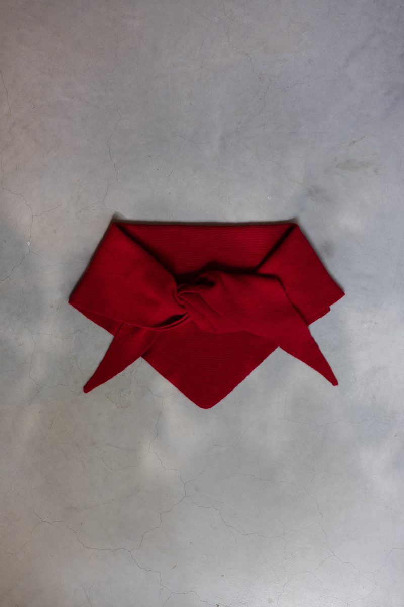 TRIANGLE SCARF RED