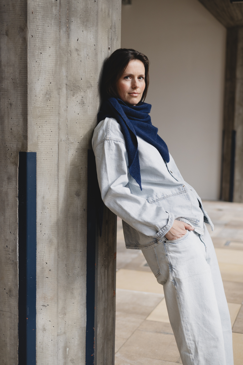 TRIANGLE SCARF BLUE