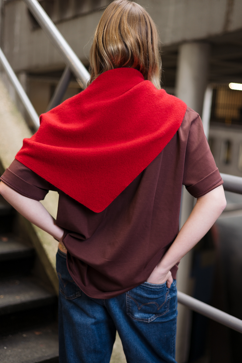 TRIANGLE SCARF RED