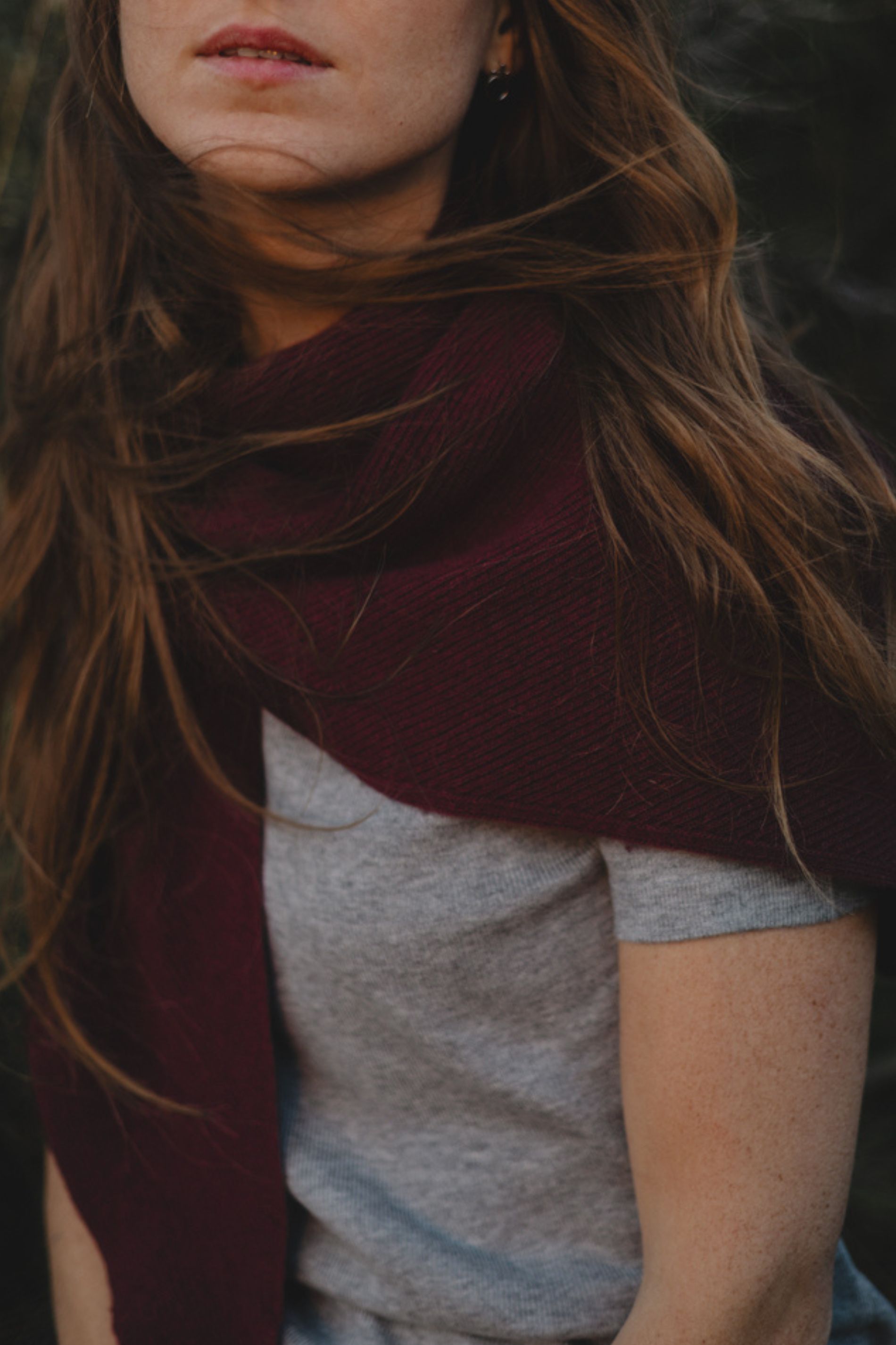 TRIANGLE SCARF BURGUNDY 